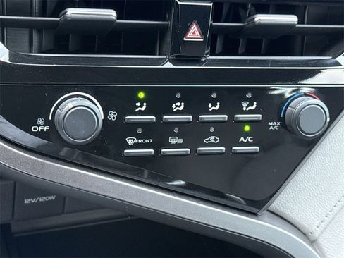 Used 2021 Toyota Camry LE image 20