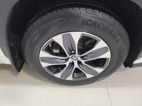 Used 2023 Toyota Highlander XLE AWD/4WD image 43