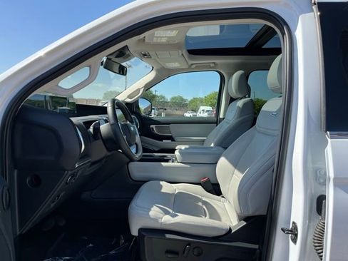 Used 2025 Ford Expedition Platinum AWD/4WD image 12