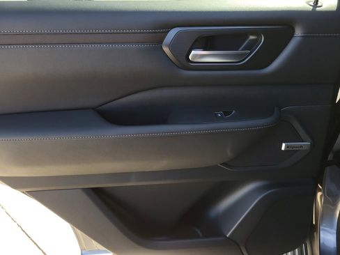 New 2026 Nissan Armada SL w/ Captain's Chari Seat Package image 16