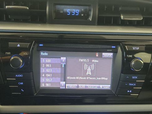 Used 2015 Toyota Corolla LE image 29