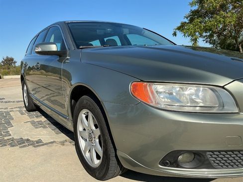 Used 2008 Volvo V70 FWD image 10