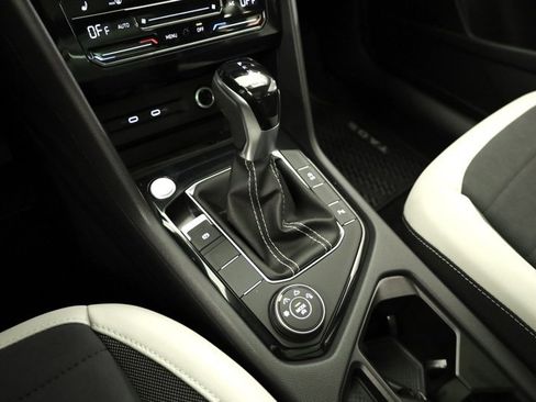 New 2026 Volkswagen Taos SE image 21