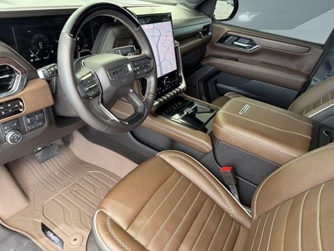 Used 2025 GMC Yukon Denali Ultimate w/ LPO, Floor Liner Package AWD/4WD image 4