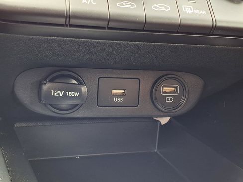 Used 2022 Hyundai Elantra SE FWD image 10
