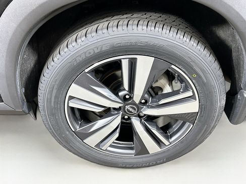Used 2023 Nissan Rogue SL w/ SL Premium Package FWD image 11