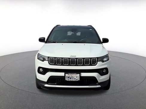 Used 2025 Jeep Compass Limited image 4