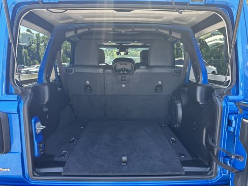 Used 2025 Jeep Wrangler Unlimited Rubicon AWD/4WD image 22