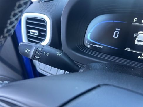 Used 2025 Hyundai Venue Limited image 13