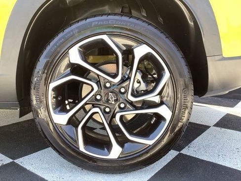 Used 2025 Chevrolet Trax RS w/ Sunroof Package FWD image 12