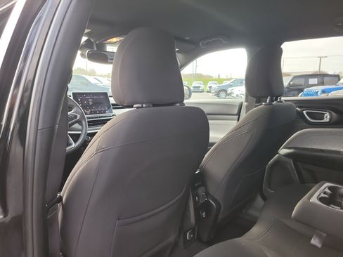 Used 2023 Jeep Compass Sport image 12