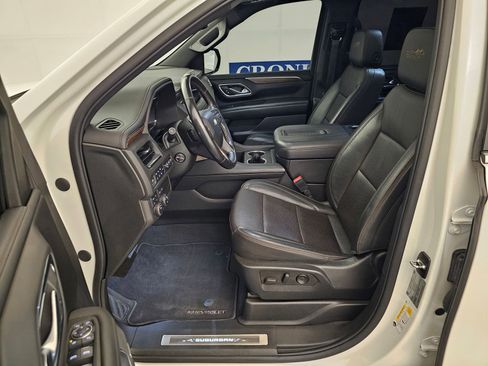 Used 2022 Chevrolet Suburban High Country w/ LPO, Illumination Package AWD/4WD image 4