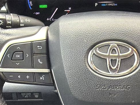 Used 2021 Toyota Sienna XLE image 28