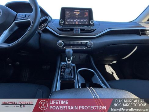 Used 2024 Nissan Altima 2.5 SV image 3