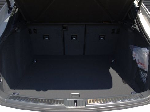 Certified 2025 Porsche Macan Turbo image 21