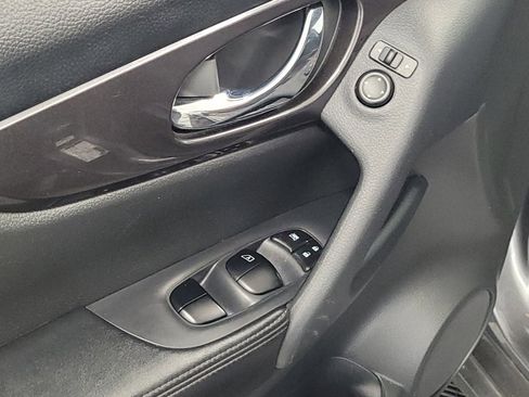 Used 2018 Nissan Rogue S FWD image 27