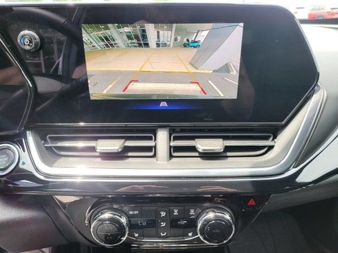 Used 2026 Chevrolet Trax RS w/ Sunroof Package FWD image 8