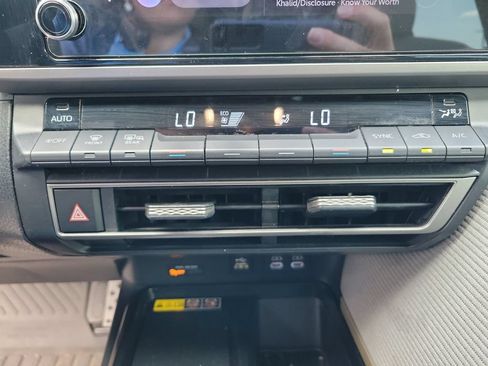 Used 2025 Toyota Camry SE w/ Convenience Package FWD image 20