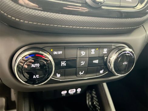 Used 2023 Chevrolet TrailBlazer ACTIV w/ Technology Package image 15