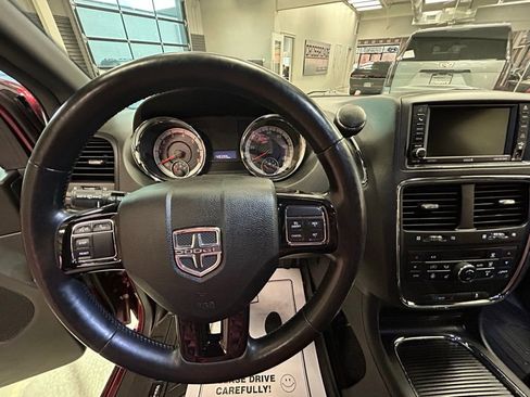Used 2019 Dodge Grand Caravan SXT image 11
