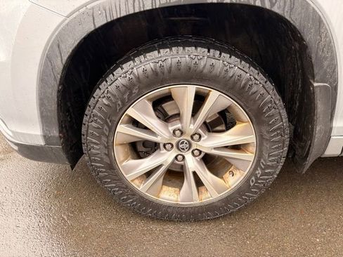 Used 2016 Toyota Highlander Plus AWD/4WD image 9