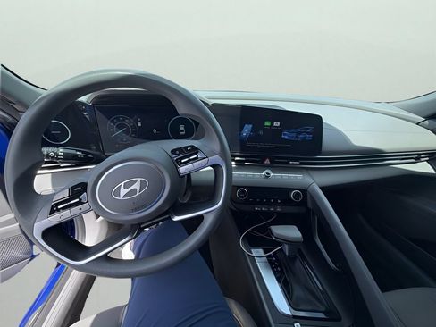 Used 2024 Hyundai Elantra SEL FWD image 9