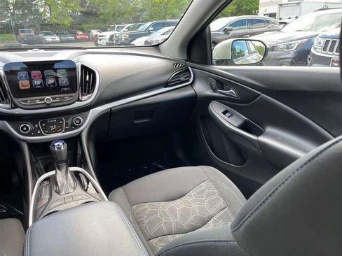 Used 2017 Chevrolet Volt LT w/ Comfort Package FWD image 10