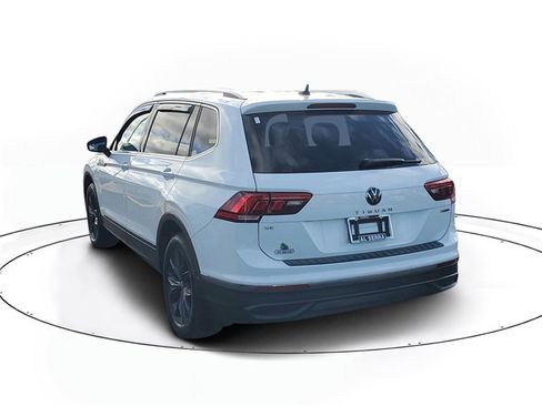 Certified 2024 Volkswagen Tiguan SE image 3