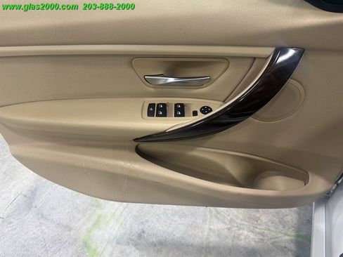 Used 2014 BMW 320i xDrive Sedan AWD/4WD image 25