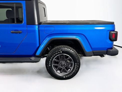 Used 2022 Jeep Gladiator Overland w/ Cold Weather Group AWD/4WD image 38
