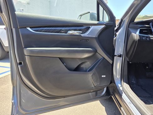 Used 2020 Cadillac XT6 Premium Luxury FWD image 11