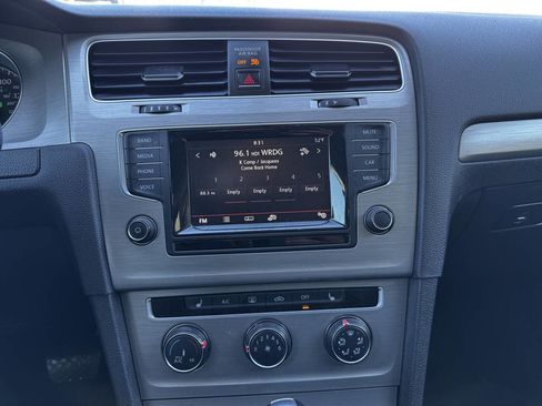 Used 2015 Volkswagen Golf SE image 17