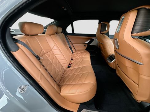 Used 2023 BMW 740i w/ Parking Assistance Package RWD image 29