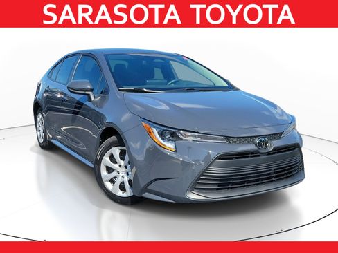 Certified 2025 Toyota Corolla LE FWD image 1