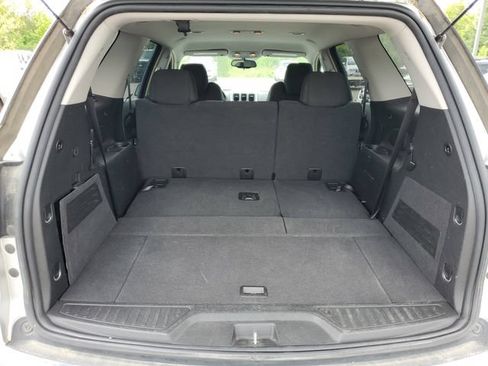Used 2009 GMC Acadia SLE w/ Preferred Package FWD image 6