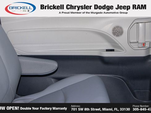 Used 2024 Toyota Sienna XLE FWD image 13
