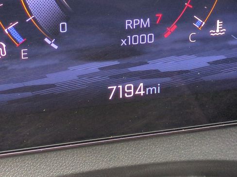 Used 2024 Chevrolet Traverse LT w/ Midnight/Sport Edition image 12