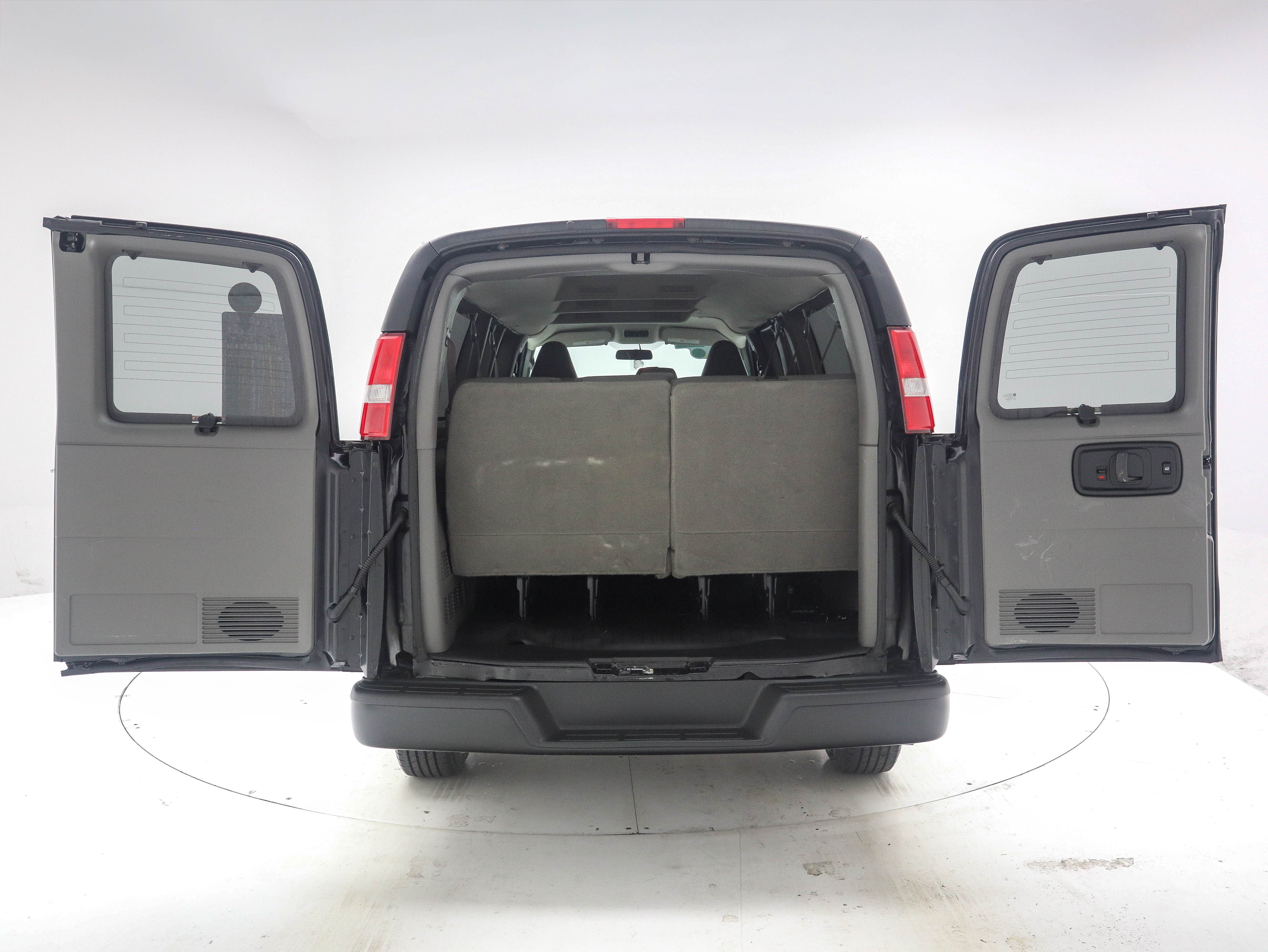 Used 2019 GMC Savana 3500 LS RWD image 10