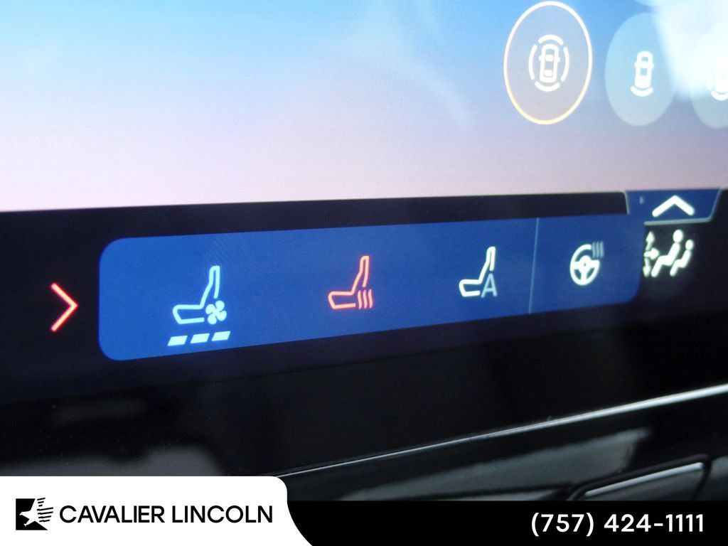 Used 2026 Lincoln Navigator L Premier AWD/4WD image 35