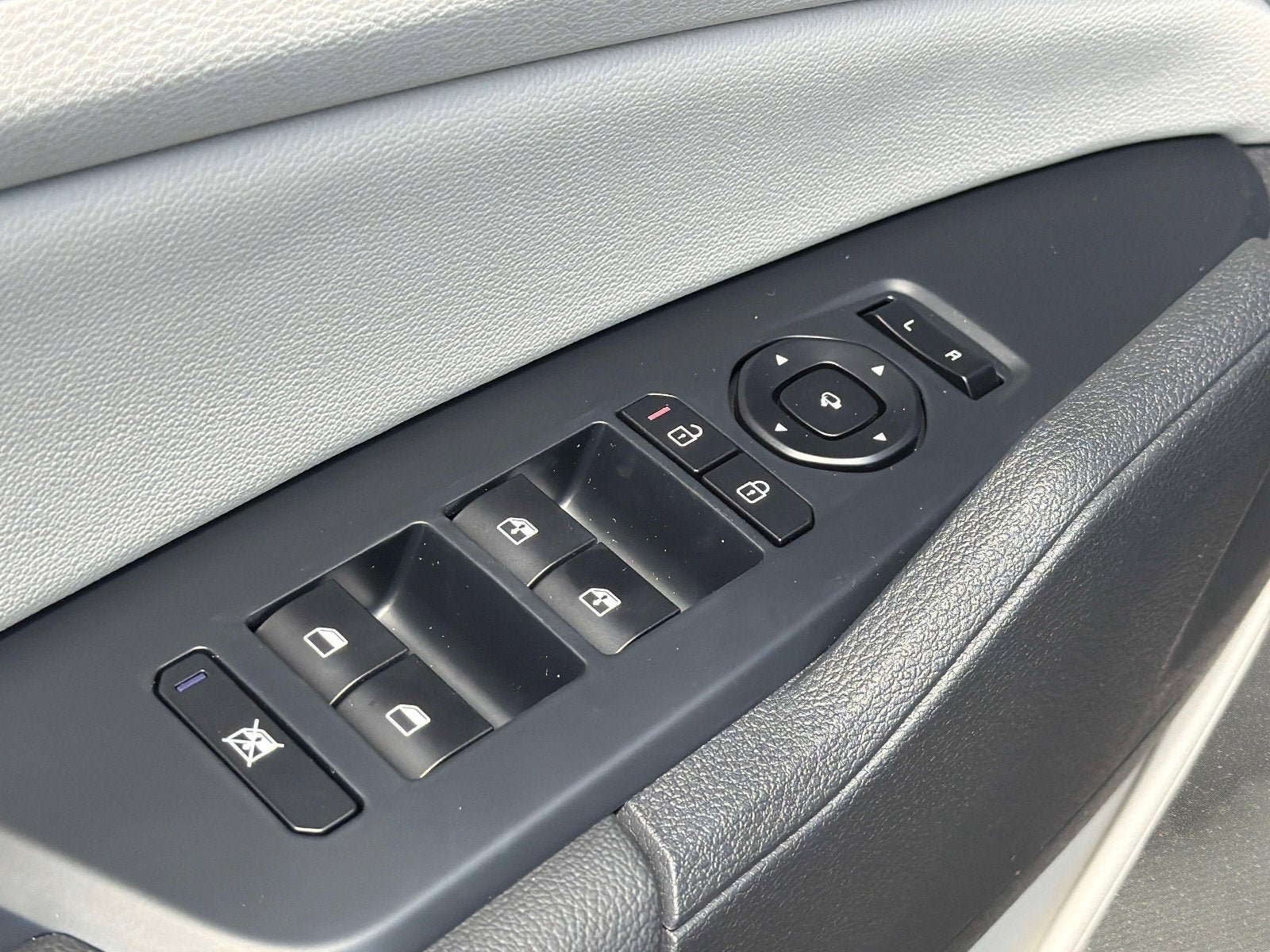 New 2026 Kia Sportage SX FWD image 15