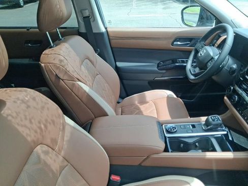 New 2026 Nissan Pathfinder Platinum AWD/4WD image 5