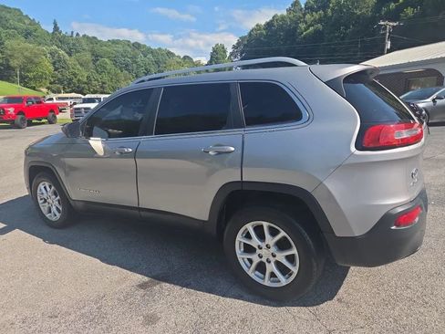 Used 2015 Jeep Cherokee Latitude AWD/4WD image 8