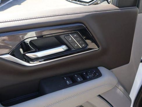 New 2026 GMC Yukon XL Elevation AWD/4WD image 16