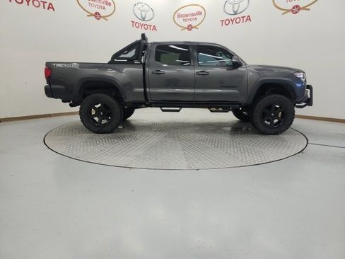 Used 2019 Toyota Tacoma TRD Off-Road w/ Technology Package image 3