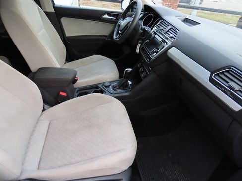 Used 2018 Volkswagen Tiguan S image 11