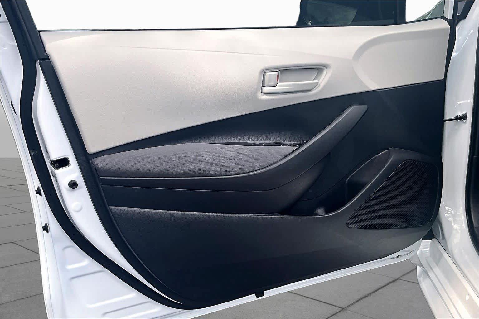 Used 2025 Toyota Corolla LE FWD image 22