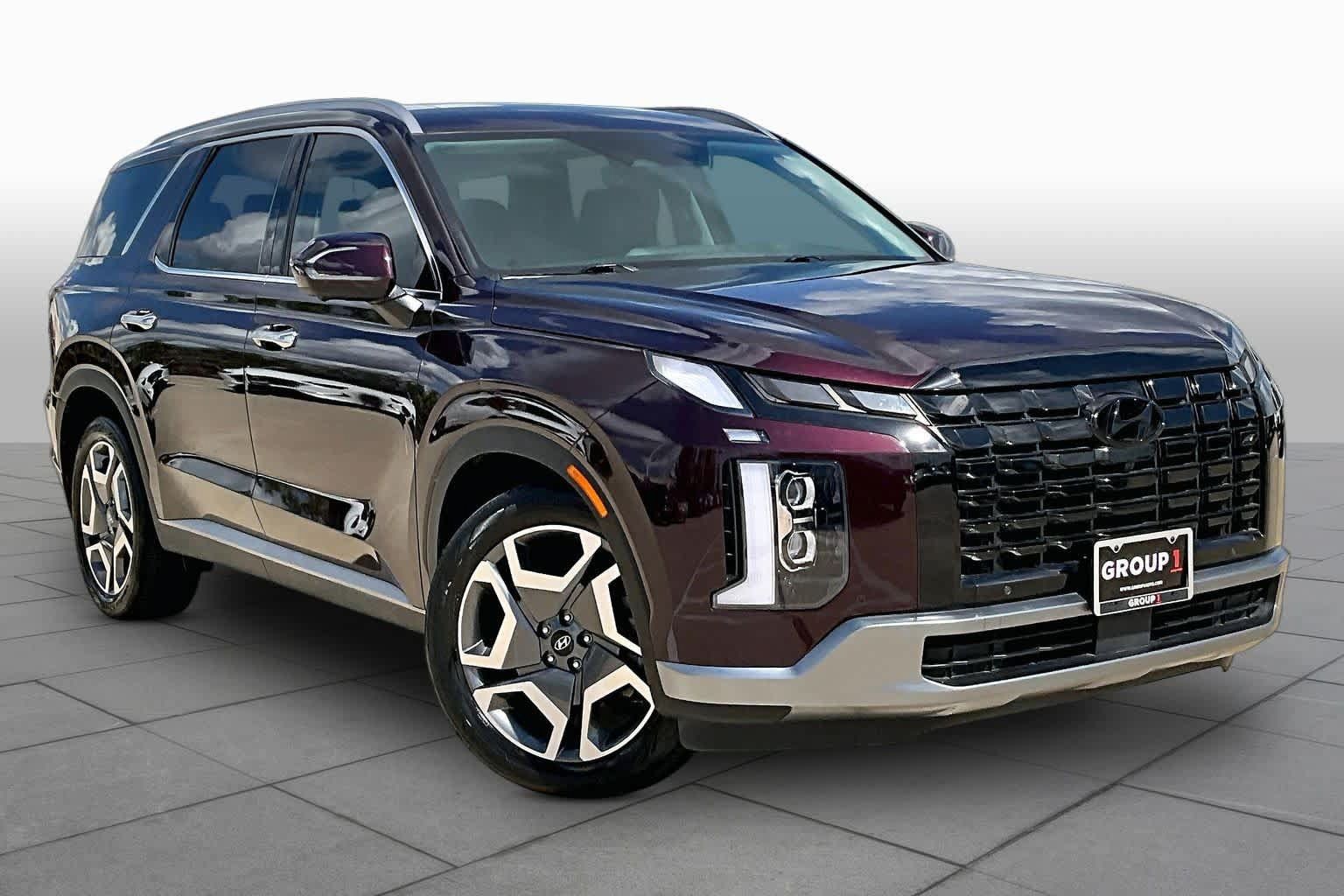 Used 2024 Hyundai Palisade SEL w/ Premium Package FWD image 3