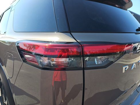 Used 2024 Nissan Pathfinder Platinum w/ Cargo Package image 36