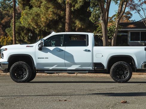 Used 2024 Chevrolet Silverado 2500 LTZ w/ LTZ Convenience Package image 4