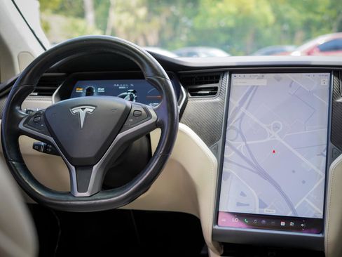 Used 2018 Tesla Model X 100D AWD/4WD image 10